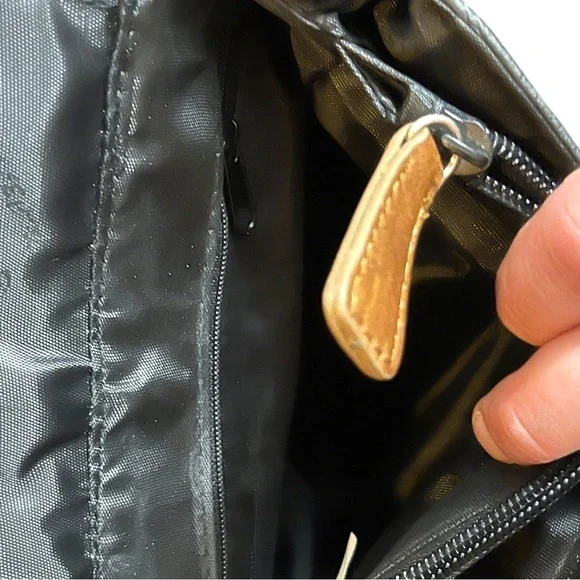 Carroll Collection Black Brown Leather Crossbody Bag - Picture 15 of 16